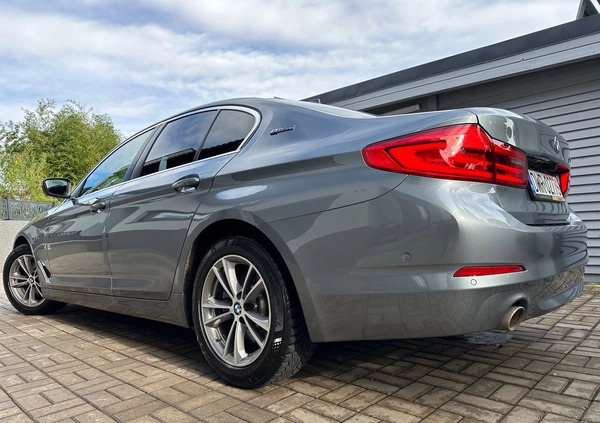 BMW Seria 5 cena 122900 przebieg: 105000, rok produkcji 2018 z Sieradz małe 781